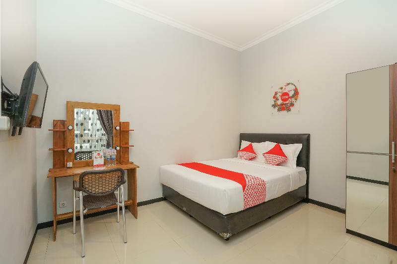 Отель Reddoorz Near Surabaya Zoo Экстерьер фото